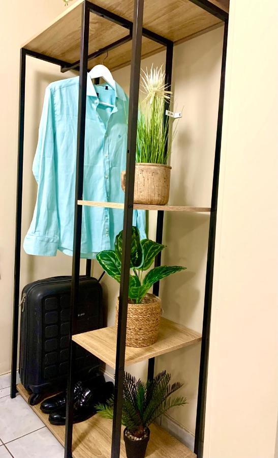 George Airport Apartment *